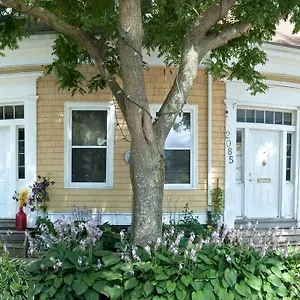 Downtown One Bedroom/historic Bauer Terrace Canada