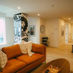 Chic Cozy Retreat - 2br - Stunning North End Views Canada