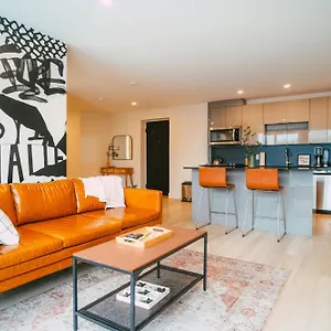 Chic Cozy Retreat - 2br - Stunning North End Views Canada