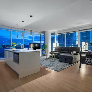 Luxury On The 9th Floor Near Stampede, Complimentary Wine, 2 Car Ug Parking Canada