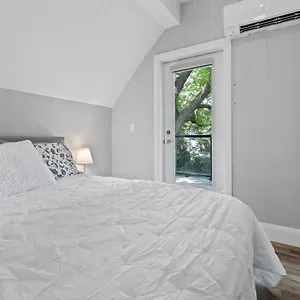 Entire 1 Bedroom Across From Google - Br5 Canada