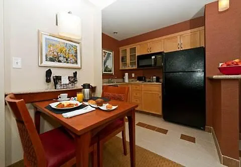 דורבאל Residence Inn By Marriott Montreal Airport מלון